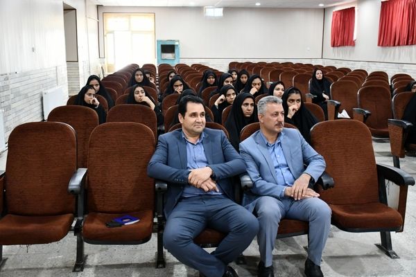 بازدید مدیر آموزش و پرورش مه ولات از دبیرستان شبانه روزی فرزانگان 