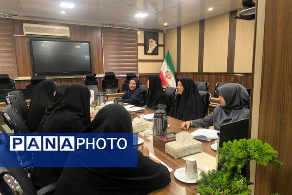 از پنج قطب تا یک هدف