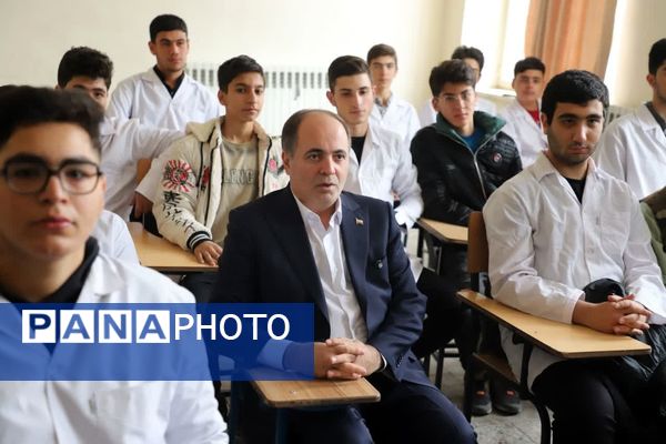 حضور وزیر کشاورزی در مراسم صبحگاهی هنرستان کشاورزی تبریز