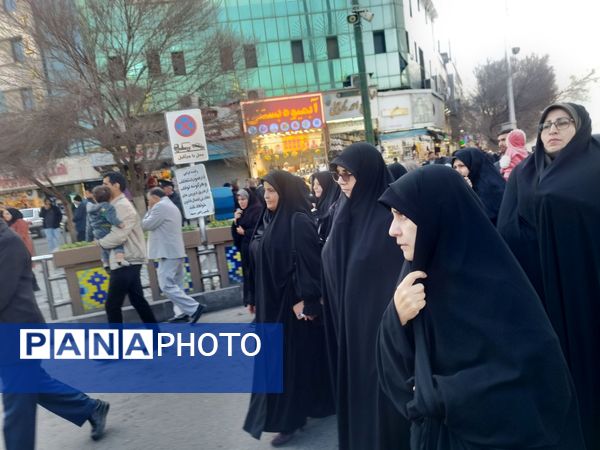 مراسم تشییع پیکر پاک شهید علی‌اصغر آدینه، صحنه‌ای از شکوه ایمان و وفاداری