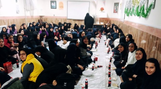 برپایی مراسم افطاری در دبیرستان گلشن آزادی ناحیه یک مشهد 