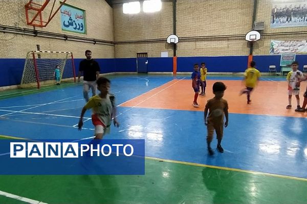پدر و پسر در میدان ورزش؛ شور و نشاط ورزشی در مدرسه علامه طباطبایی پیشوا