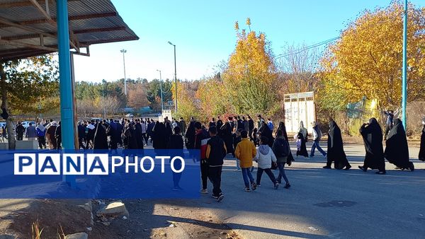 همایش پیاده‌روی خانوادگی گرامیداشت هفته بسیج در شهرستان سلسله 