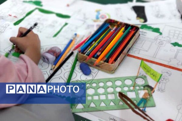 نمایش جلوه‌های ارادت فاطمی در روزنامه‌دیواری‌های مدرسه شهیدسرافراز اسلامشهر