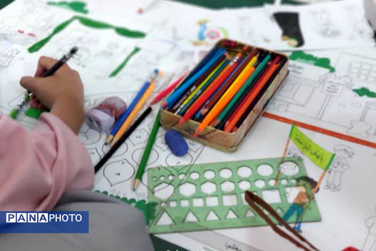 نمایش جلوه‌های ارادت فاطمی در روزنامه‌دیواری‌های مدرسه شهیدسرافراز اسلامشهر