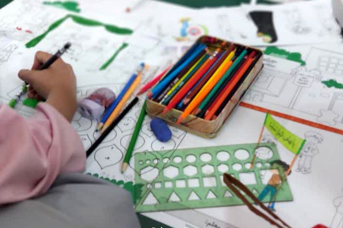 نمایش جلوه‌های ارادت فاطمی در روزنامه‌دیواری‌های مدرسه شهیدسرافراز اسلامشهر