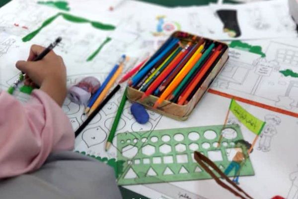 نمایش جلوه‌های ارادت فاطمی در روزنامه‌دیواری‌های مدرسه شهیدسرافراز اسلامشهر