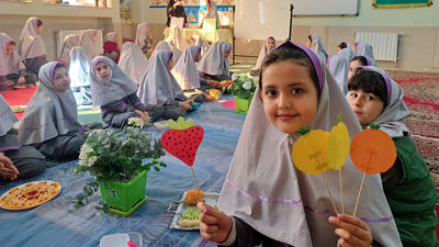 جشن میوه در مدرسه محدثه مهاجران