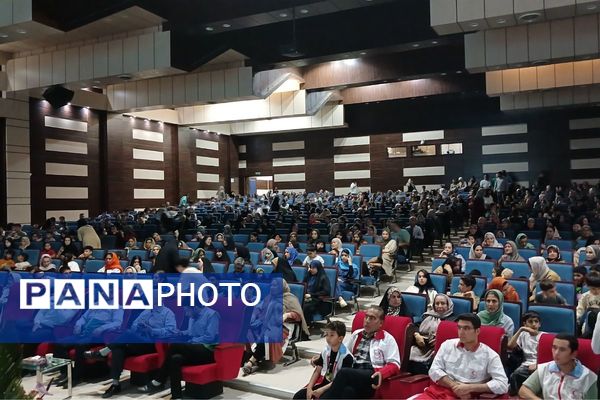برگزاری جشن نور و معرفت؛ آیین ولادت پیامبر رحمت در فرهنگ‌سرای بعثت صفادشت 