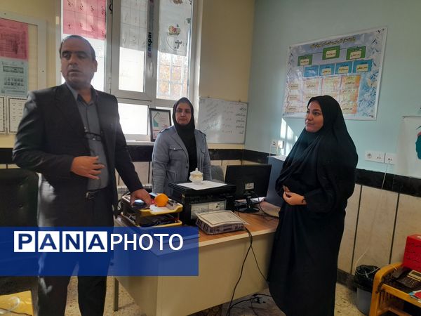 بازدید مسئولین اداره آموزش و پرورش از دبیرستان مادرمهربان خلیل آباد