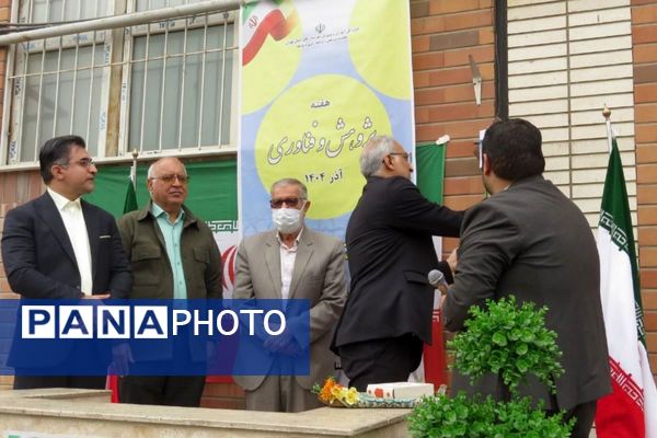 مراسم هفته پژوهش در دبیرستان بانو عفت آهنگری شهرری