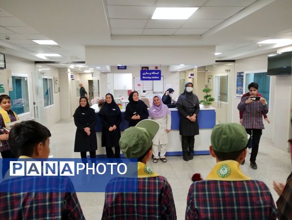 دانشآموزان پیشتاز همدانی، بهارِ میلاد حضرت زینب (س) را با تجلیل از پرستاران بیمارستان بعثت جشن گرفتند