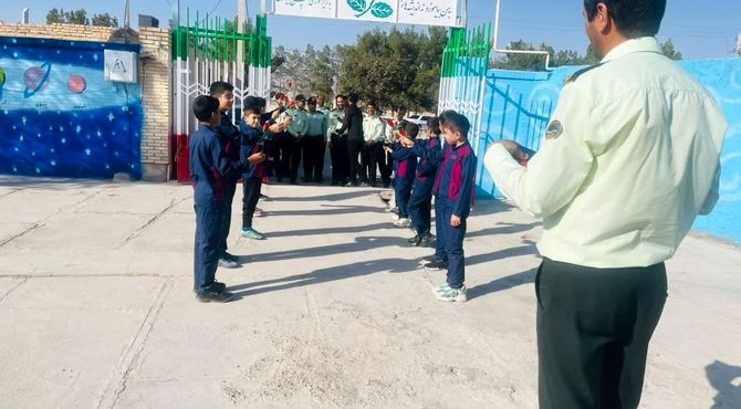 آیین گرامیداشت هفته نیروی انتظامی در مدرسه منتظرقائم خاتم