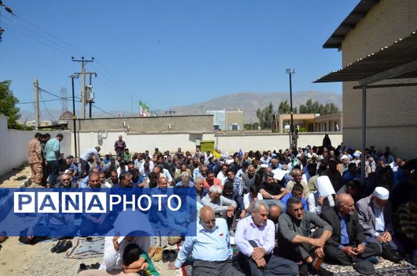 اقامه آخرین نماز جمعه ماه مبارک رمضان با حضور چشمگیر مردم گچساران