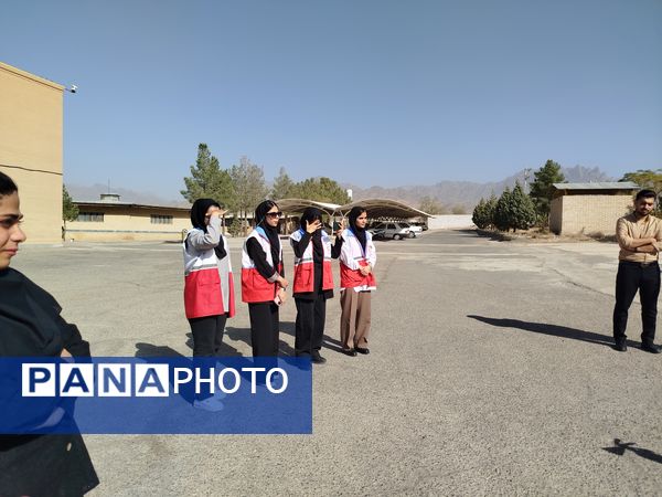 مانور آتش نشانی به مناسبت هفته پدافند غیر عامل در دانشگاه پیام نور کاشمر