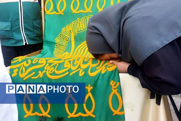 پرچم گردانی آستان قدس رضوی در مدارس منطقه پردیس به مناسبت دهه کرامت