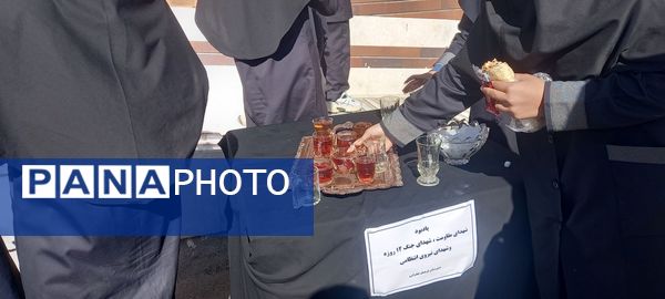  ایستگاه صلواتی به یاد شهدای نیروی انتظامی در دبیرستان فرهنگ