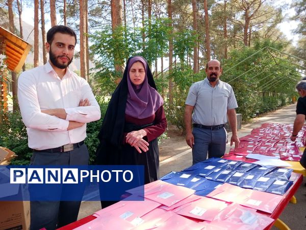 همایش تجلیل از فرهنگیان بازنشسته ناحیه۴ اصفهان در اردوگاه شهید بهشتی اصفهان