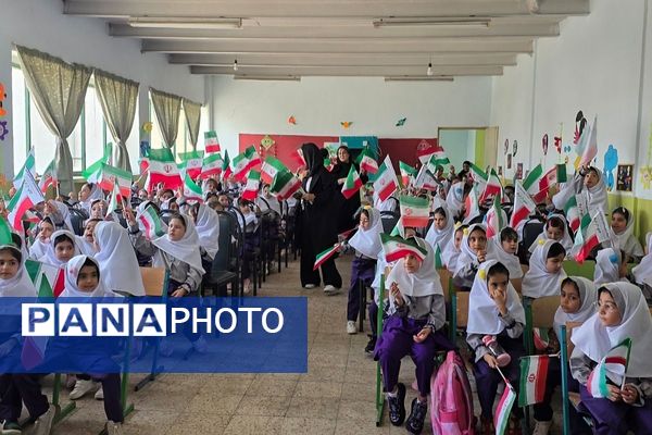آغاز تحصیل کلاس اولی‌ها با جشن شکوفه‌ها در فرزانگان رباط‌کریم