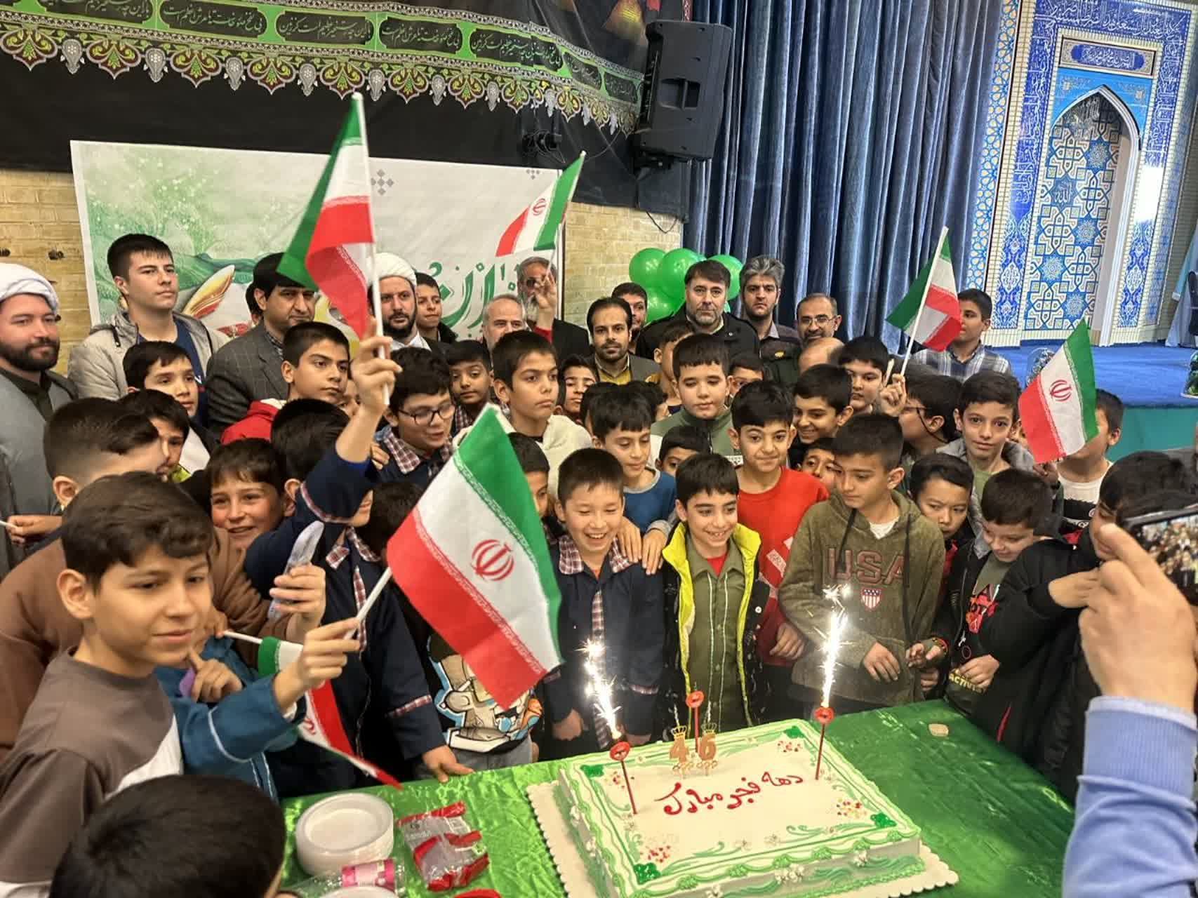   برگزاری جشن ایام‌الله دهه فجر همزمان با نماز جمعه بخش صفادشت با حضور پرشور مردم