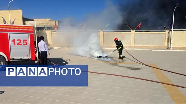 تمرین آمادگی دانش‌آموزان بافق در مانور سراسری زلزله و ایمنی