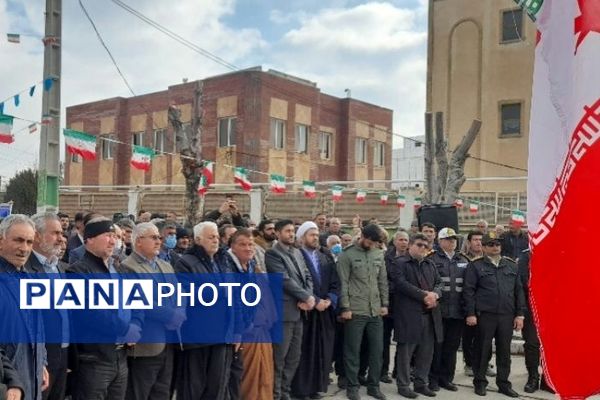 حضور بی‌نظیر مردم اسلام آباد غرب در راهپیمایی یوم الله ۲۲ بهمن