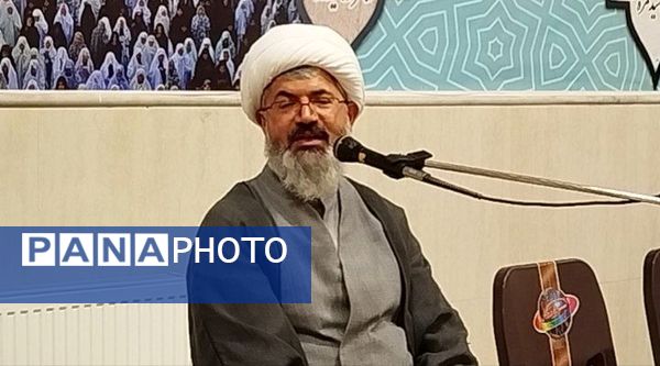 دیدار فرماندهان بسیج دانش آموزی مدارس کاشمر با امام‌ جمعه شهرستان