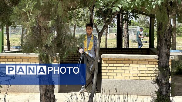 پاکسازی طبیعت توسط دانش‌آموزان پیشتاز استان مرکزی در پیش اردوی ملی