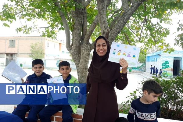 بمناسبت روز جهانی کودک برپایی جشنواره صبحانه سالم در دبستان پسرانه سرافراز ناحیه۷ مشهد