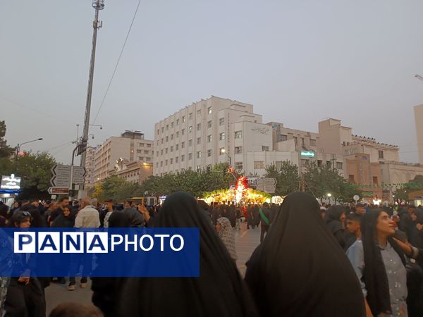 حال‌وهوای خیابان‌های مشهد در شب شهادت امام رضا(ع)