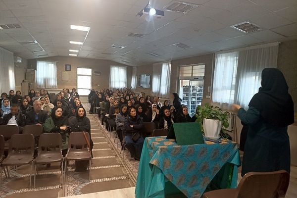 نخستین جلسه آموزش خانواده در دبیرستان بی بی سلطنت قفلی