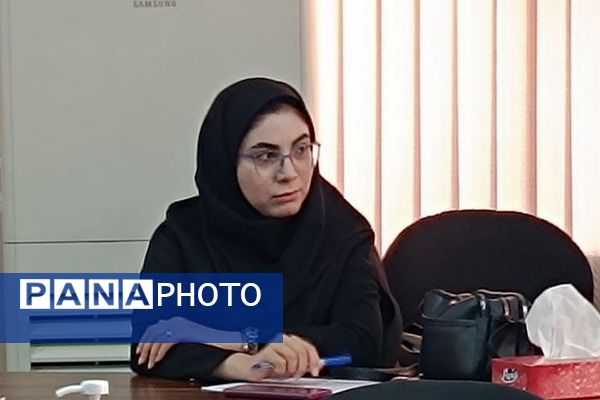 تدوین تقویم اجرایی فعالیت های مشاوره ای در رودهن