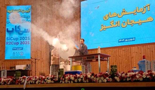 پژوهشگر ذهن پرسشگری دارد