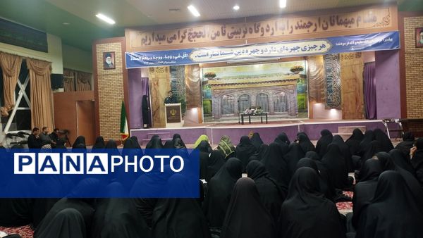 خدمت‌رسانی به زائران توسط اعضای طرح گام‌های عاشقی