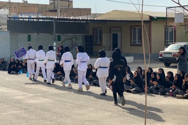 المپیاد ورزشی درون‌مدرسه‌ای در دبیرستان امید