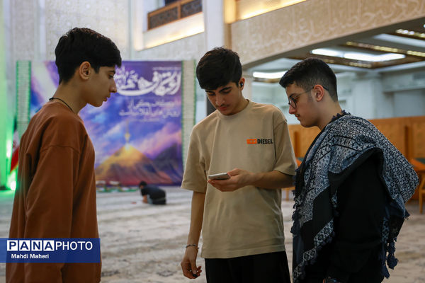 اعتکاف دانش‌آموزی در مسجد جامع شهرک غرب