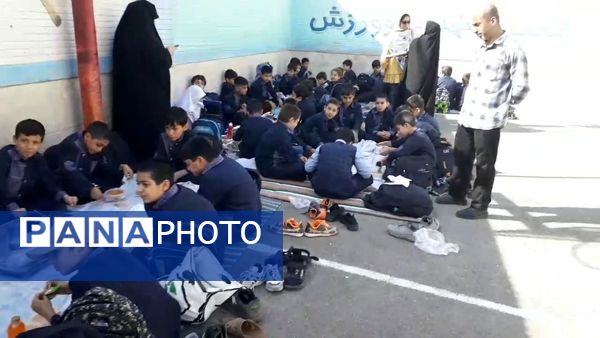 آیین بزرگداشت روز دانش آموز در دبستان سمیه قم