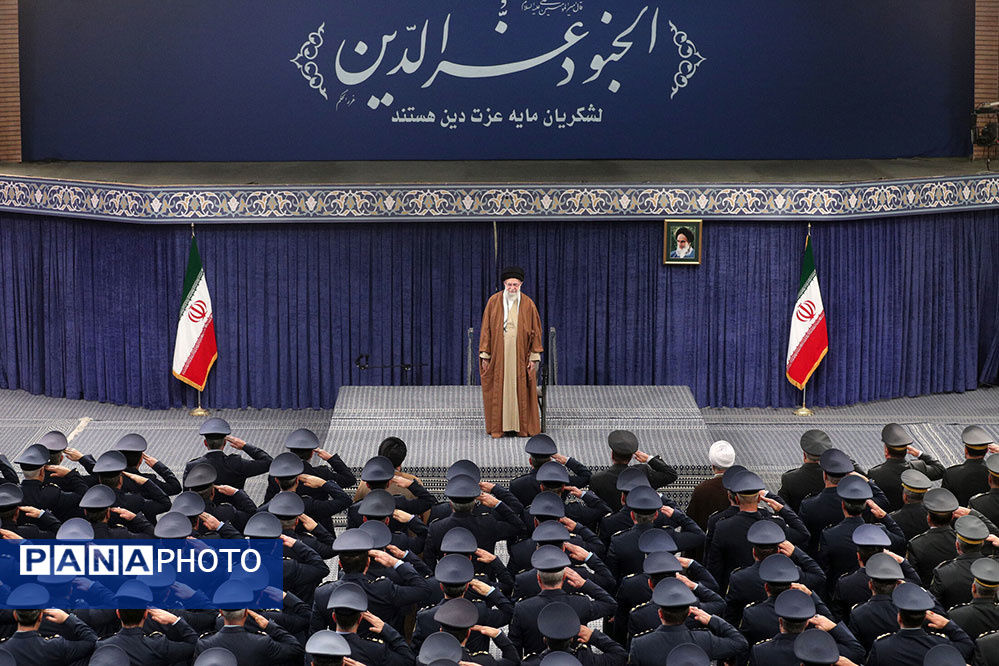 دیدار جمعی از فرماندهان نیروی هوایی و پدافند هوایی ارتش جمهوری اسلامی ایران با مقام معظم رهبری