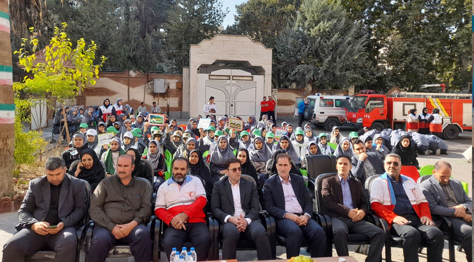 افتتاح برنامه‌های سفیران سلامت در مدرسه شاهد مهر