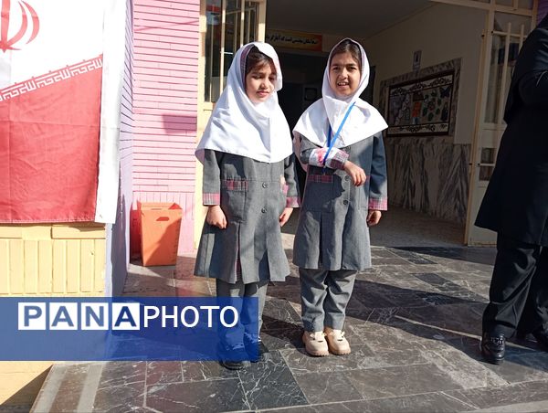 برگزاری مانور زلزله در دبستان دخترانه نرجس یک 