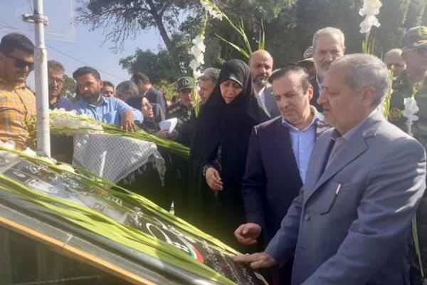ادای احترام وزیر آموزش و پرورش به مقام شامخ شهدای قزوین