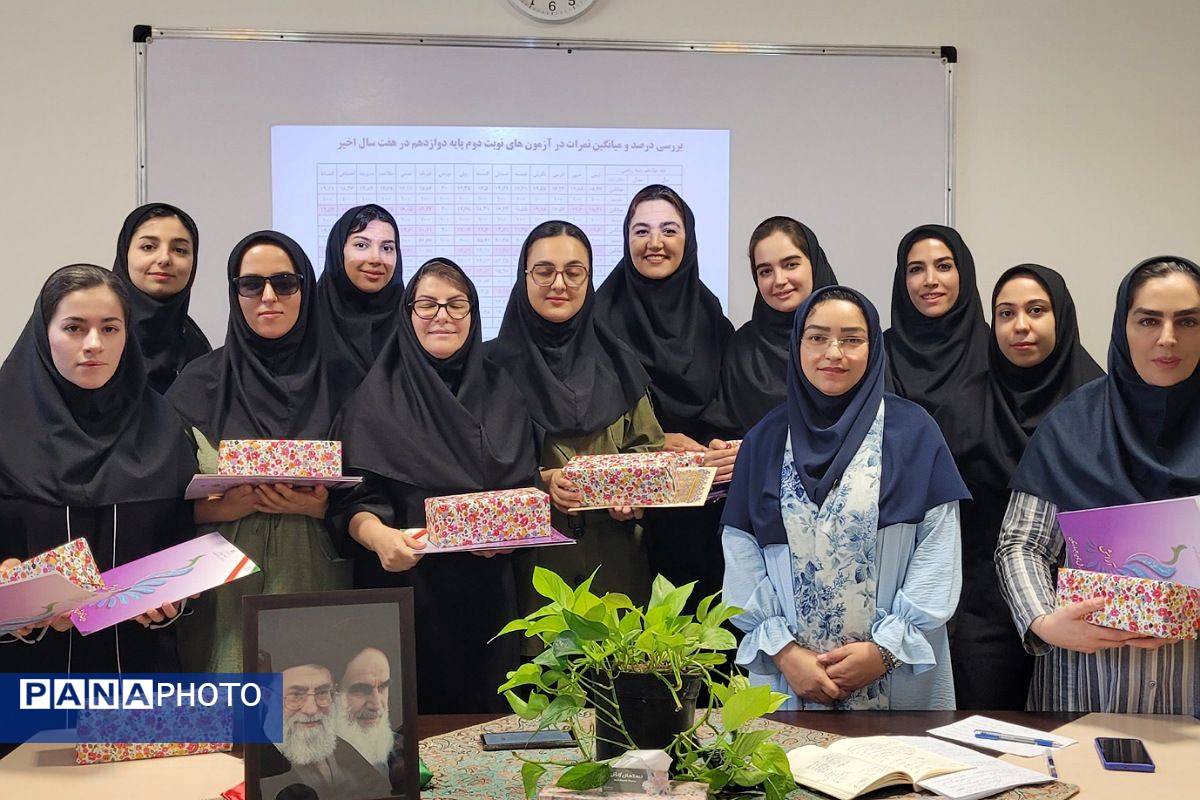 جلسه شورای معلمان دبیرستان نمونه دولتی ولایت