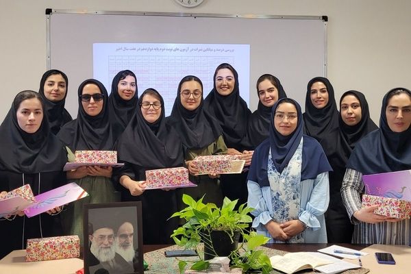 جلسه شورای معلمان دبیرستان نمونه دولتی ولایت