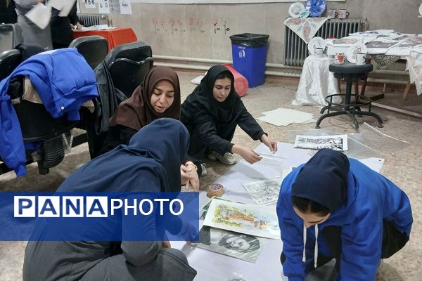 نمایشگاه دست‌سازه‌های خلاق در هنرستان تقوی‌پیشگان بهارستان۲