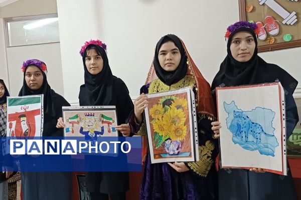 نمایشگاه آثار هنری دانش آموزان دبیرستان امام علی(ع) شهرستان ورامین