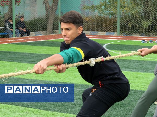 مسابقات طناب کشی شهید پارسا منصور در دبیرستان شاهد ابوذر غفاری 