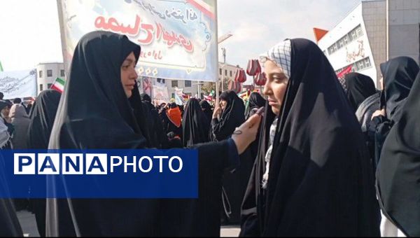 حماسه دانش‌آموزان مشهدی در روز ۱۳ آبان