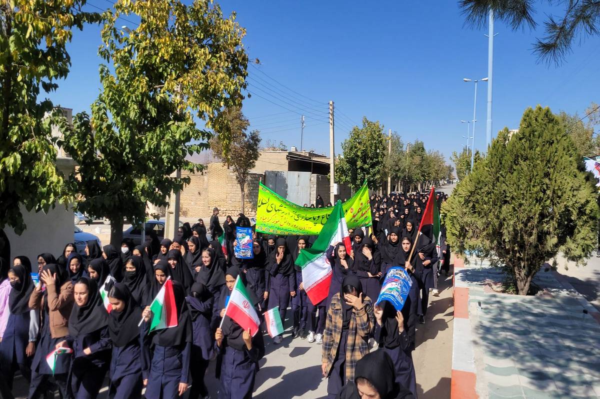 حماسه حضور دانش‌آموزان اردلی در روز ۱۳ آبان؛ فریاد استکبارستیزی نسل آینده انقلاب