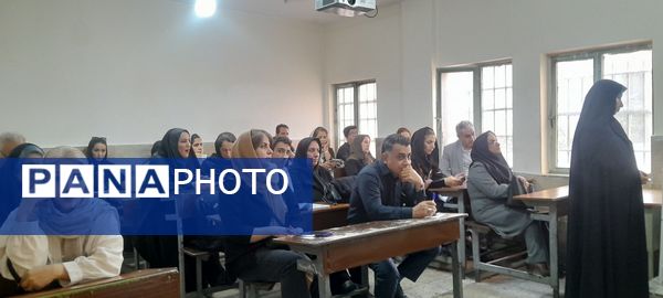 دیدار ماهانه اولیا با دبیران در شهیدستان انقلاب اسلامی ناحیه ۳ کرج