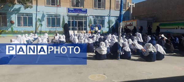 بازدید سبزپوشان نیروی انتظامی با دانش‌آموزان مدرسه ربابه هاشمیان یزدی